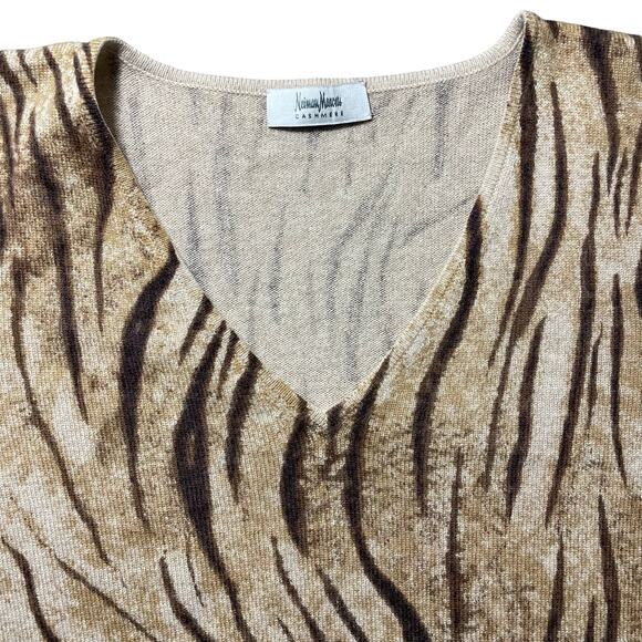 Neiman Marcus 100% Cashmere Tiger Stripe Animal Print V-Neck Sweater - MENDED - Picture 2 of 8